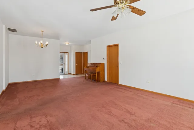 a view of empty room with a ceiling fan