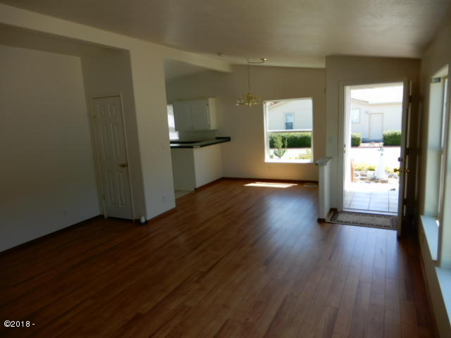 3895 Summit Ridge Circle Depoe Bay, OR 97341 - Photo 6 of 18 Living/Dining