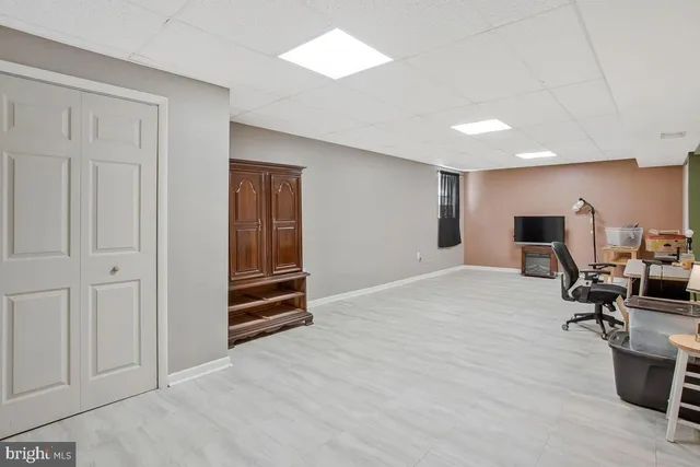 a view of a livingroom with furniture