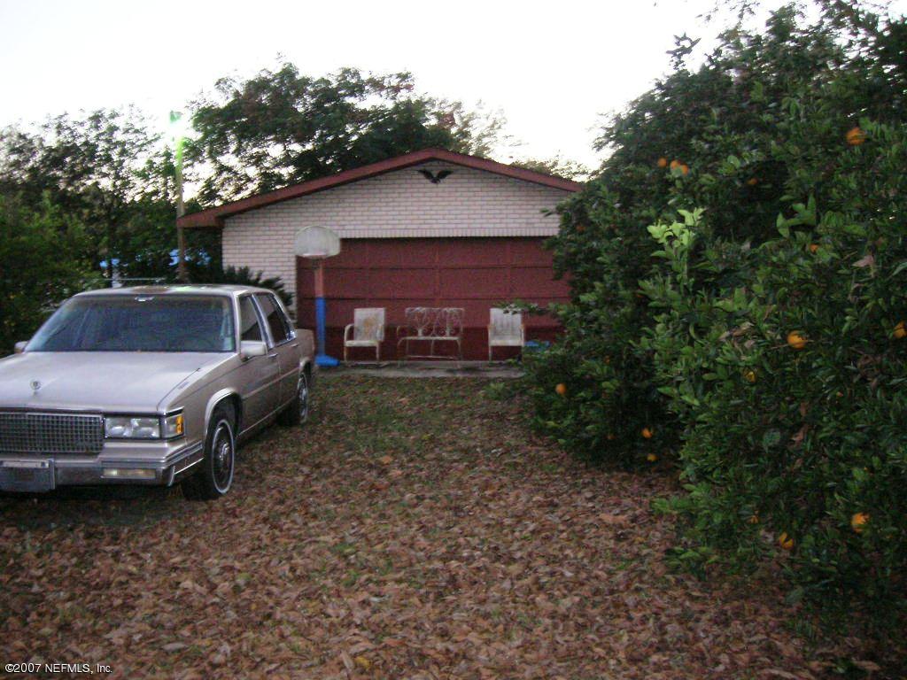 107 Browns Fish Camp Road Crescent City, FL 32112 - Photo 3 of 6 2 car garage