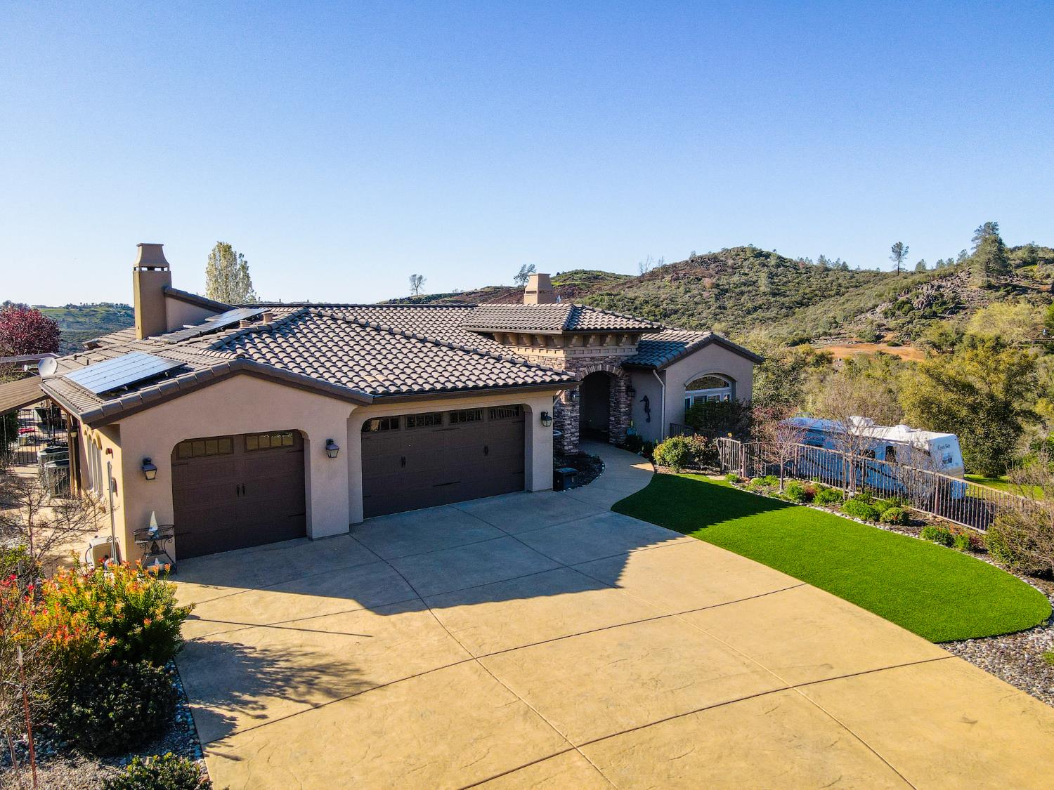 2920 Martel Creek Road Rescue, CA 95672 - Photo 3 of 69 a front view of a house with a garden