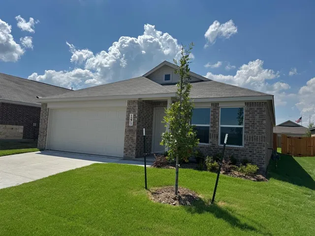 $2,200 | 1271 Falcon Hts Drive, Forney, TX 75126