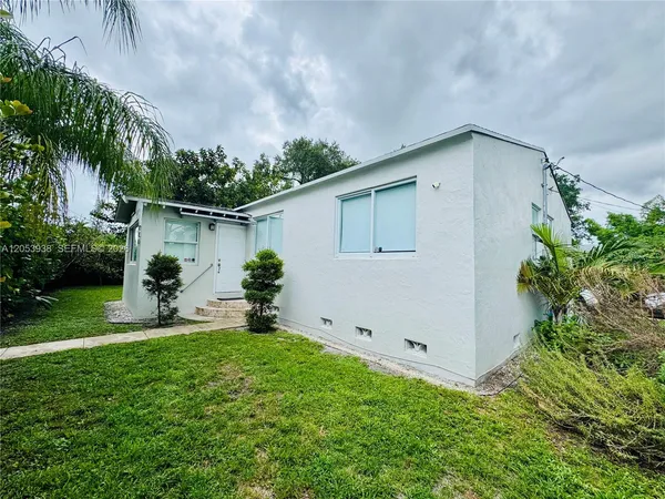 $3,200 | 920 North 26th Avenue, Hollywood, FL 33020