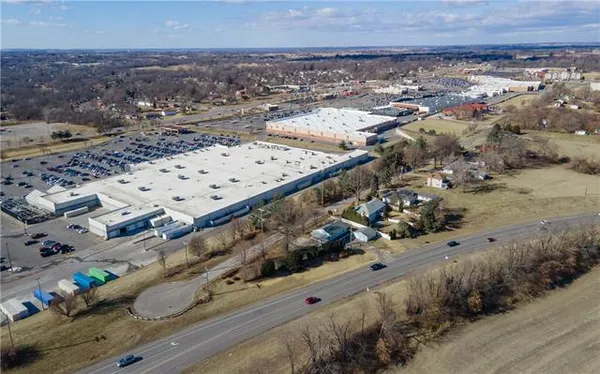 $1,075,000 | 4301 North 169th Hwy Street, St. Joseph, MO 64506