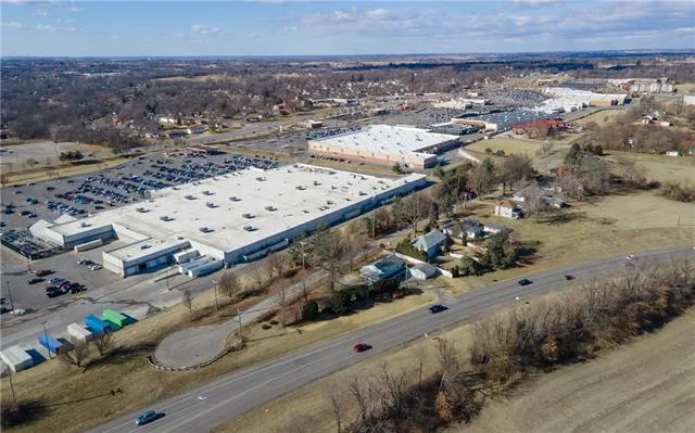 $1,075,000 | 4301 North 169th Hwy Street, St. Joseph, MO 64506