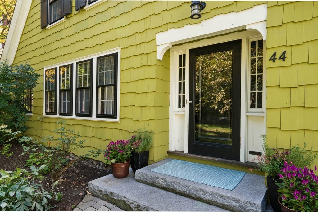 44 Cliff Road Milton, MA 02186 - Photo 2 of 30 Gallery Image 2