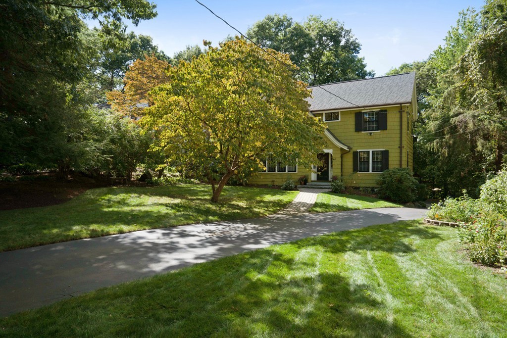 44 Cliff Road Milton, MA 02186 - Photo 3 of 30 Gallery Image 3