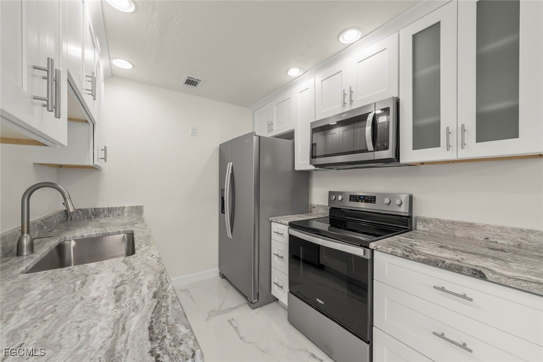 561 Periwinkle Way, Unit E4 Sanibel, FL 33957 - Photo 9 of 32