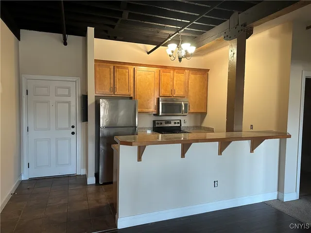 $1,300 | 617 Hiawatha Boulevard, Unit 25, Syracuse, NY 13208