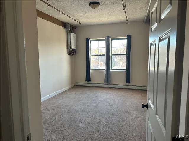 $1,300 | 617 Hiawatha Boulevard, Unit 25, Syracuse, NY 13208