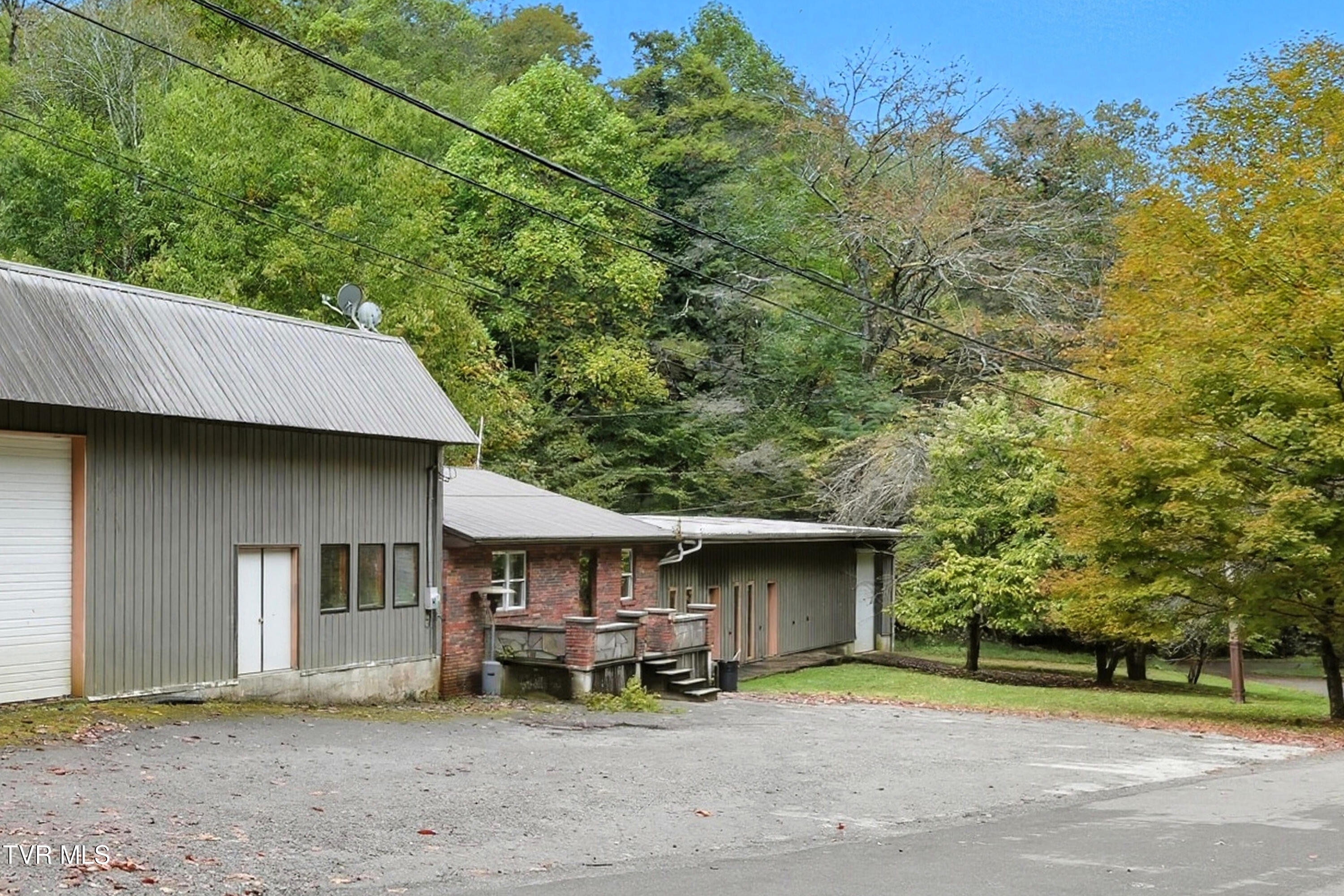 6430 Hoot Owl Hollow Road Norton, VA 24273 - Photo 2 of 16 IMG_7213