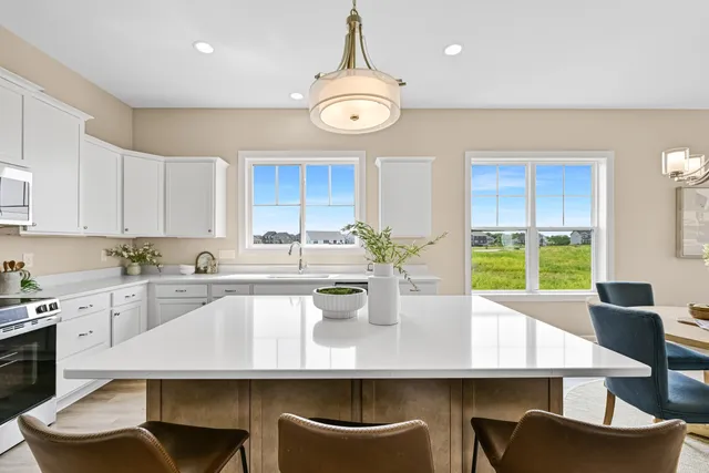 $684,900 | 1382 Prairie Creek Boulevard, Unit 15D, Oconomowoc, WI 53066