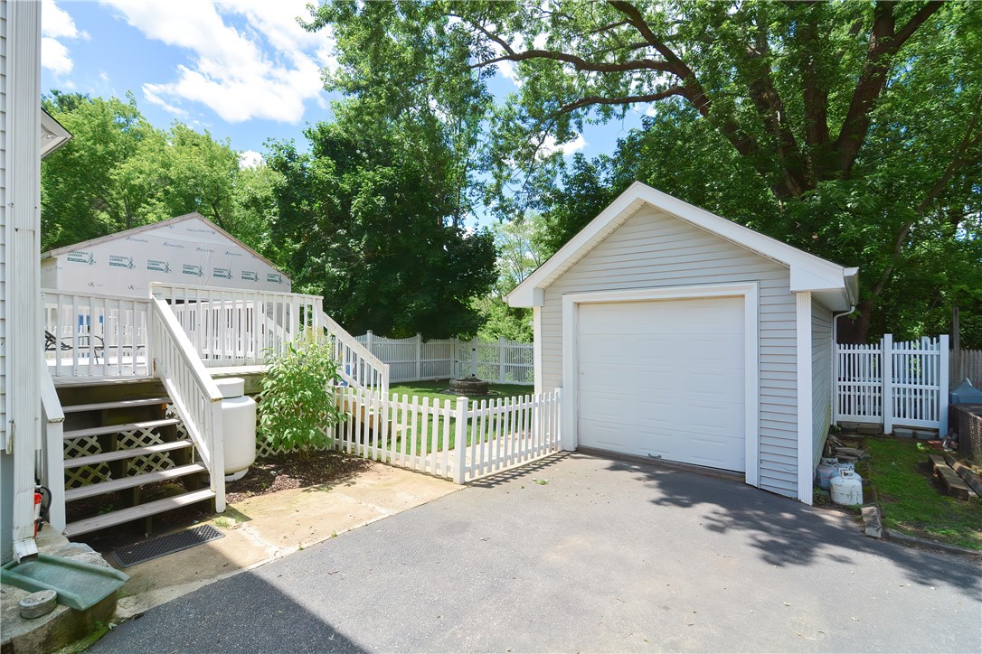 41 St Leon Avenue Woonsocket, RI 02895 - Photo 4 of 35