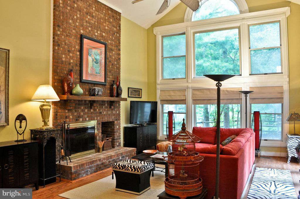 60 Rutherford Circle Sterling, VA 20165 - Photo 13 of 30 Living Room