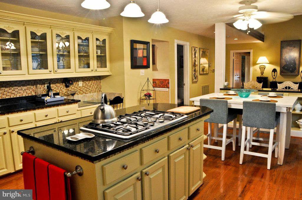60 Rutherford Circle Sterling, VA 20165 - Photo 16 of 30 Kitchen
