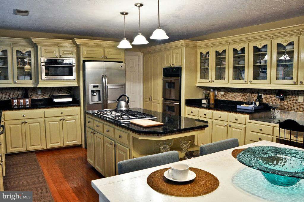60 Rutherford Circle Sterling, VA 20165 - Photo 17 of 30 Kitchen