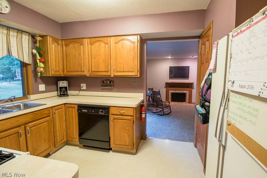8737 Hendricks Road Mentor, OH 44060 - Photo 27 of 33 Kitchen with all appliances