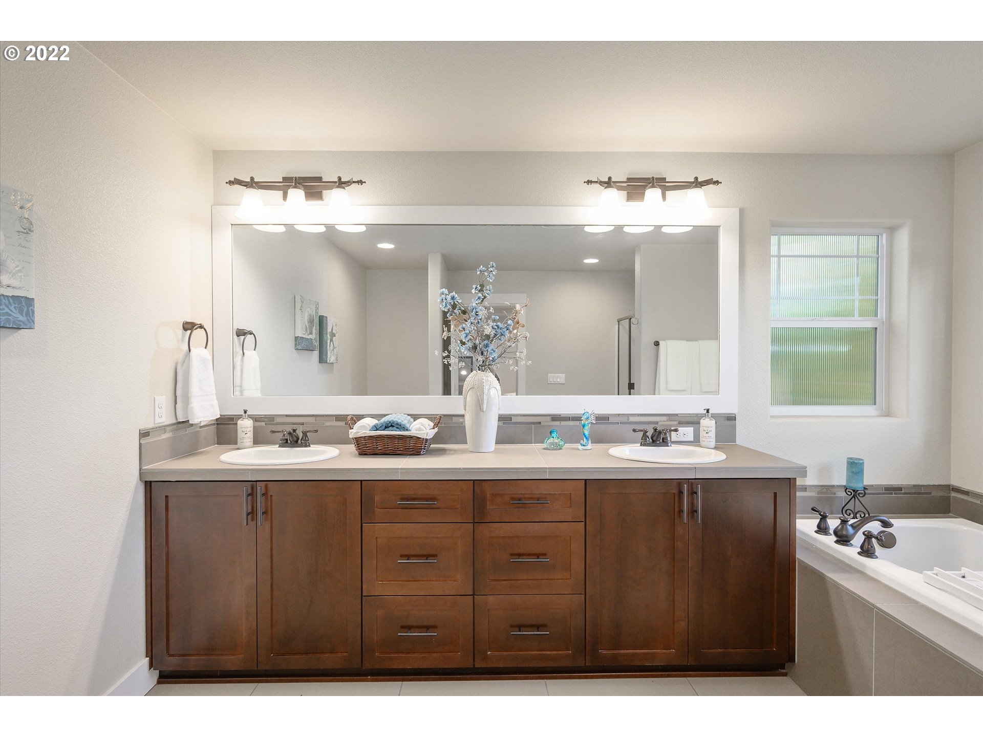 9940 Southwest Old Weir Road Beaverton, OR 97008 - Photo 22 of 32 Bathroom, Attached