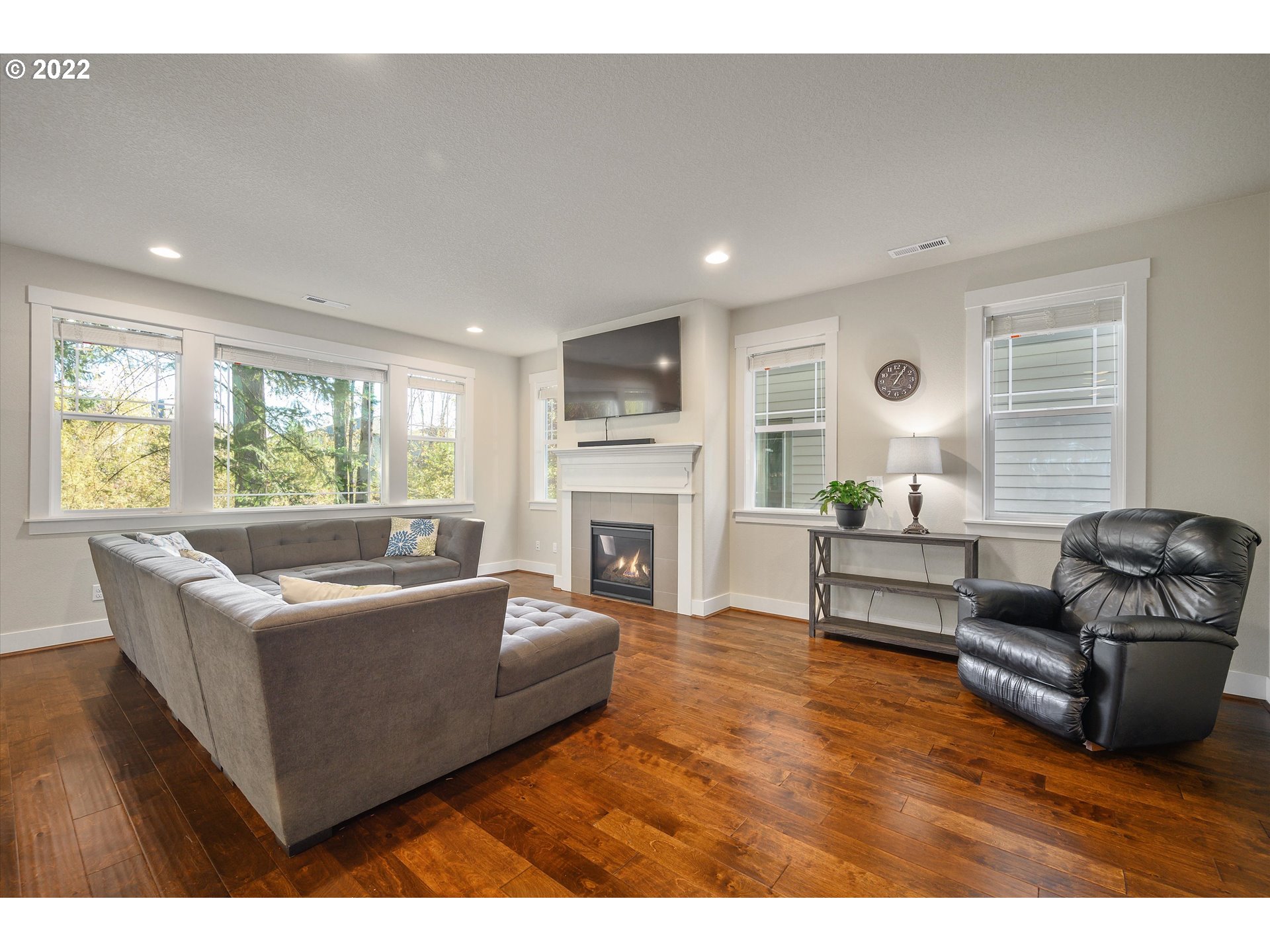 9940 Southwest Old Weir Road Beaverton, OR 97008 - Photo 5 of 32 Living Room