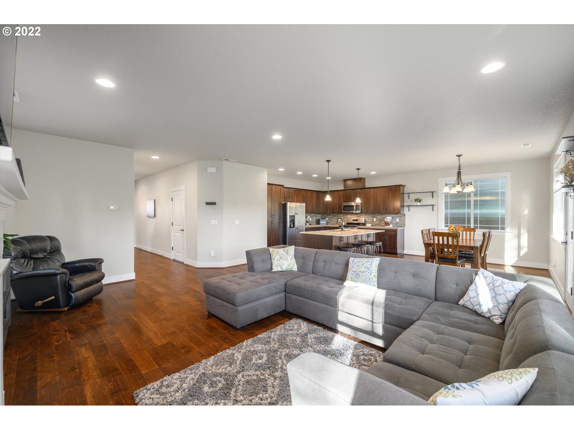 9940 Southwest Old Weir Road Beaverton, OR 97008 - Photo 6 of 32 Living Room