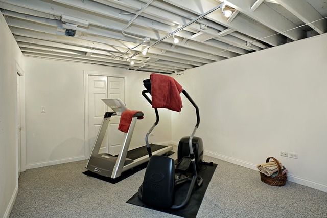 920 Bluff Street Glencoe, IL 60022 - Photo 25 of 29 a room with gym equipment