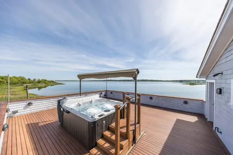 $4,295,000 | 156 West West Lake Drive, Montauk, NY 11954
