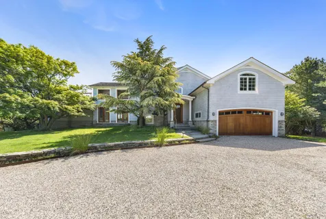 $4,295,000 | 156 West West Lake Drive, Montauk, NY 11954
