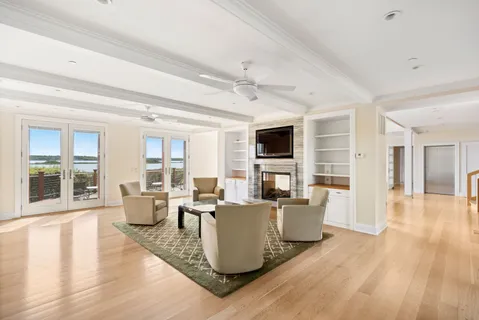 $4,295,000 | 156 West West Lake Drive, Montauk, NY 11954