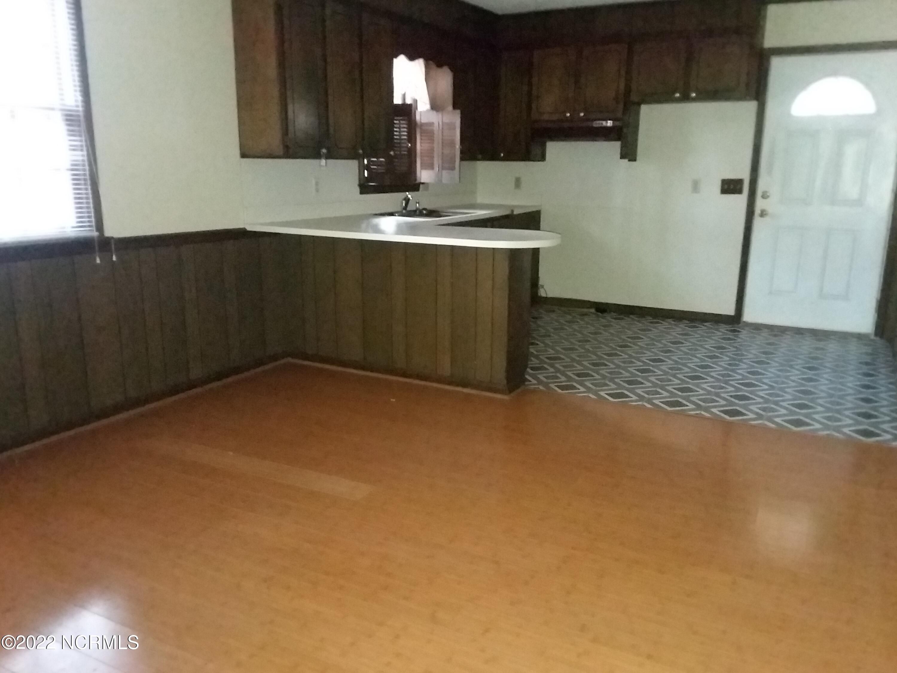1205 Lockwood Road Kinston, NC 28501 - Photo 3 of 14 Kitchen and Dining Area