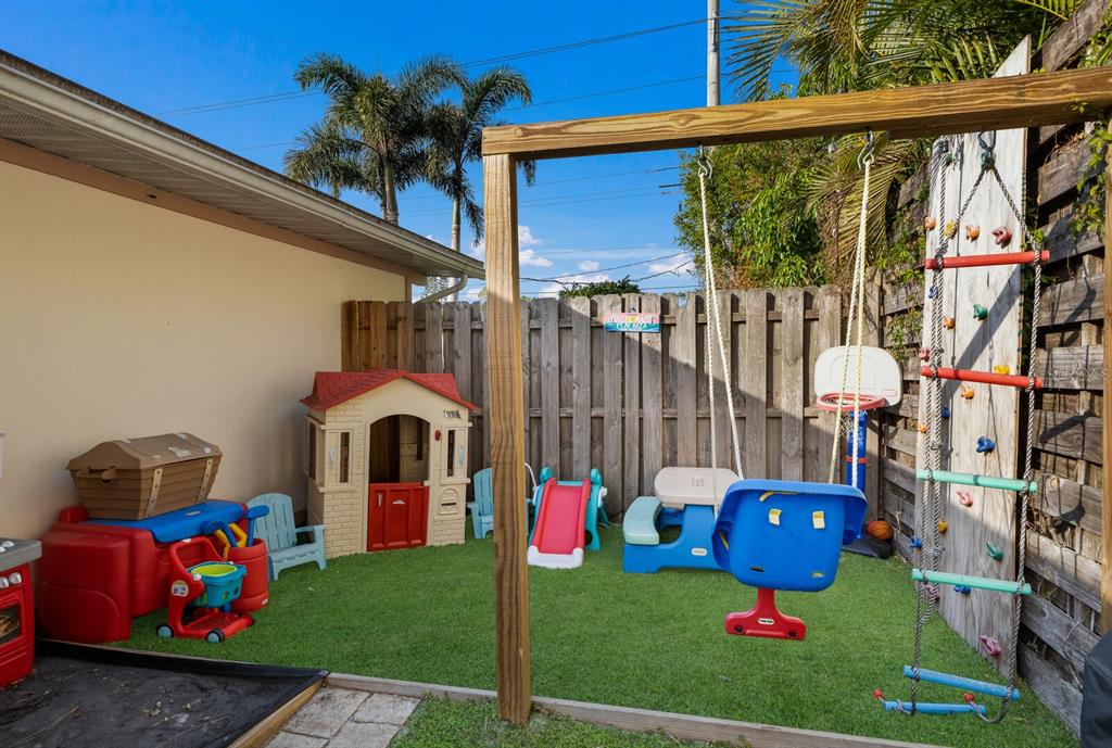1898 Wharf Road Sarasota, FL 34231 - Photo 28 of 42 Play Area