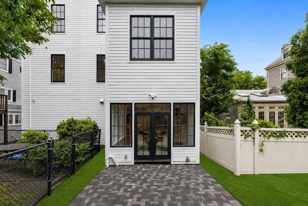 8 Lawrence Street Boston, MA 02129 - Photo 31 of 32