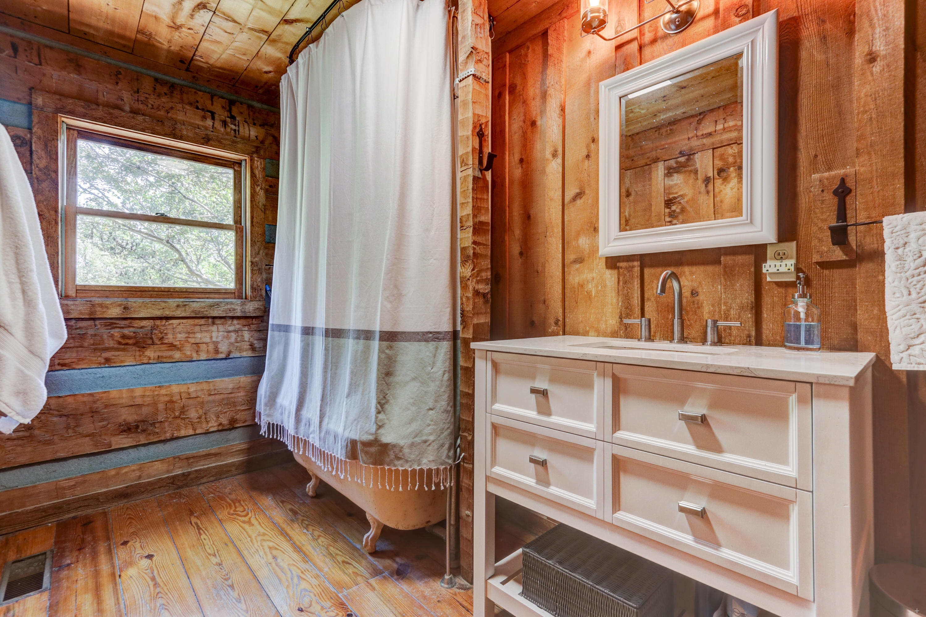 297 Haney Hollow Road Clinton, TN 37716 - Photo 22 of 38 Master Bath