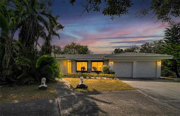 a view of a house with a yard