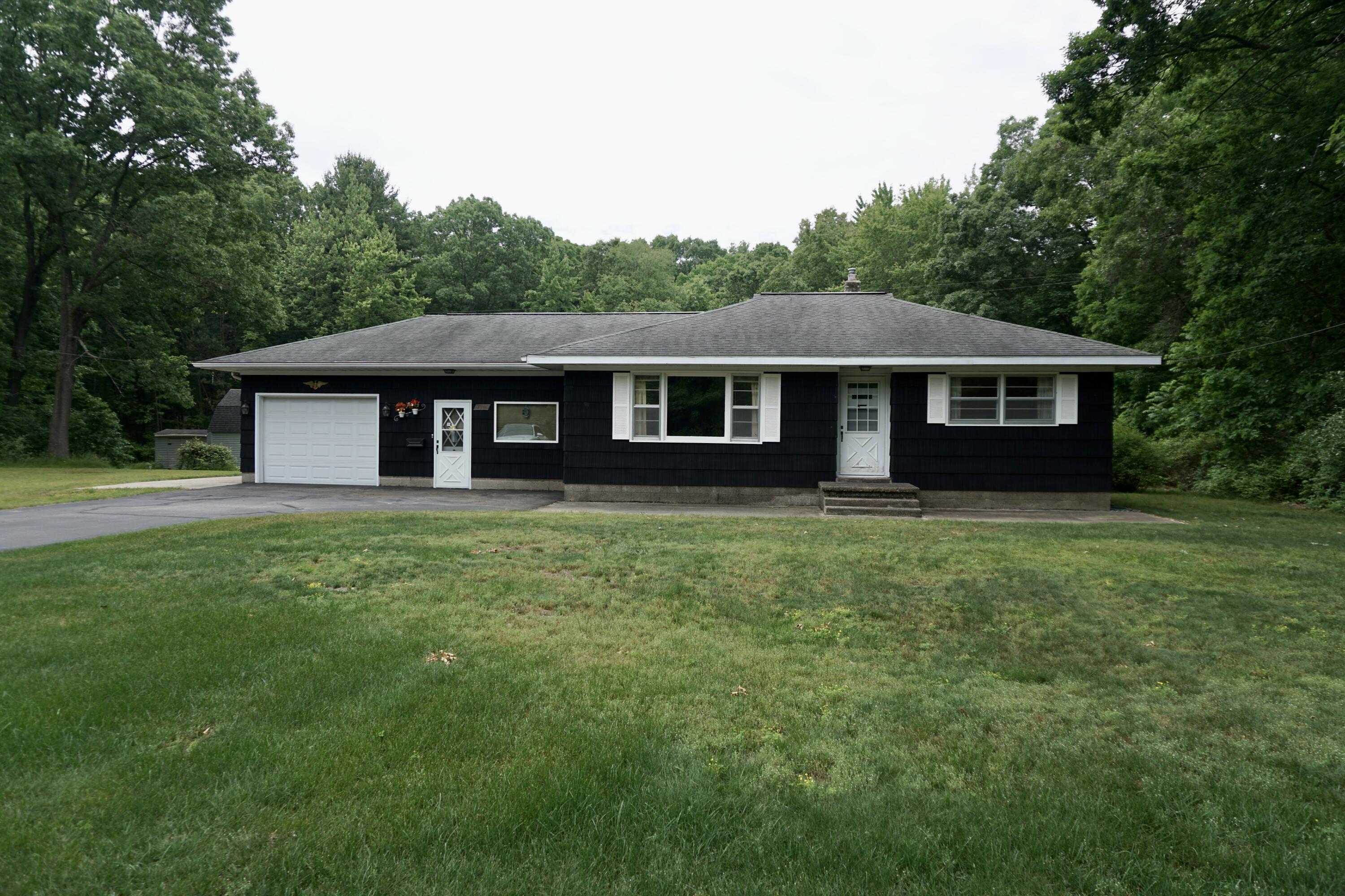 2909 Hall Road Muskegon, MI 49442 - Photo 1 of 28 DSC06001