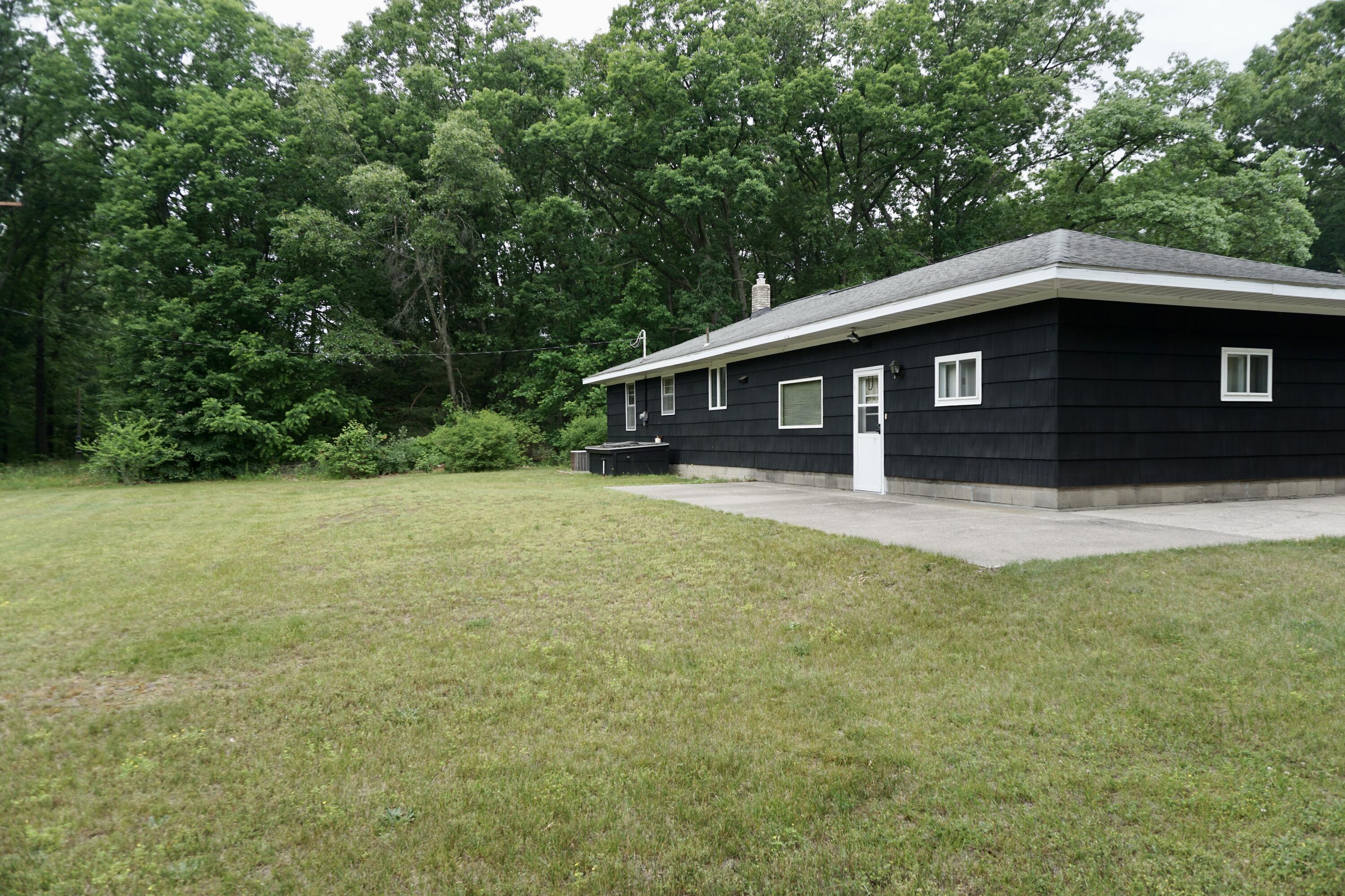 2909 Hall Road Muskegon, MI 49442 - Photo 4 of 28 DSC06006