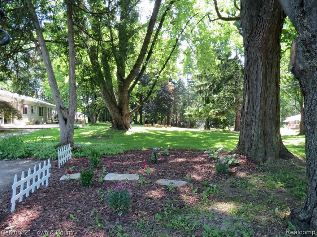 2325 West Avon Road Rochester, MI 48309 - Photo 31 of 34 garden.jpg