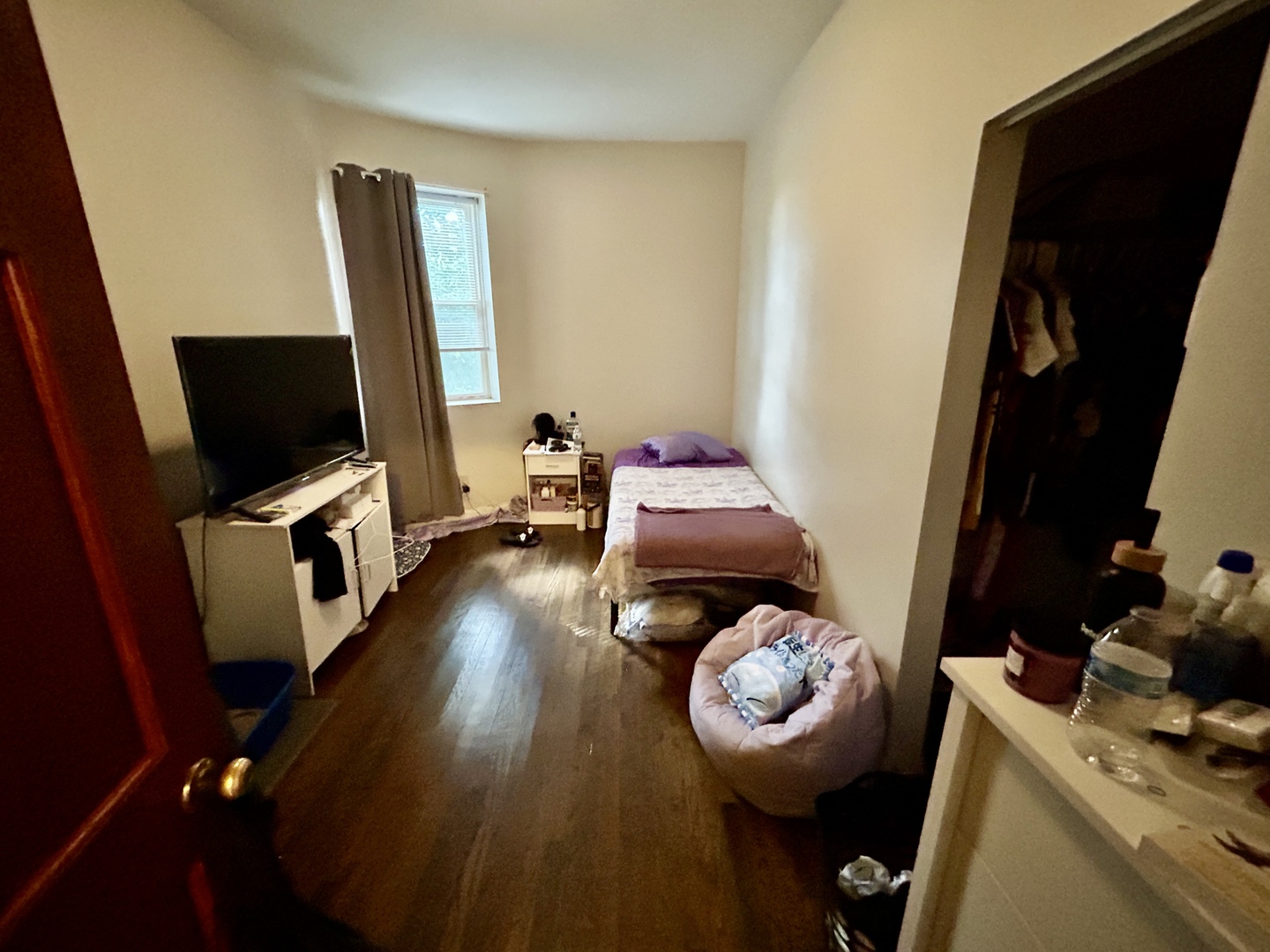 5714 South Prairie Avenue Chicago, IL 60637 - Photo 15 of 39 a living room with furniture and a flat screen tv