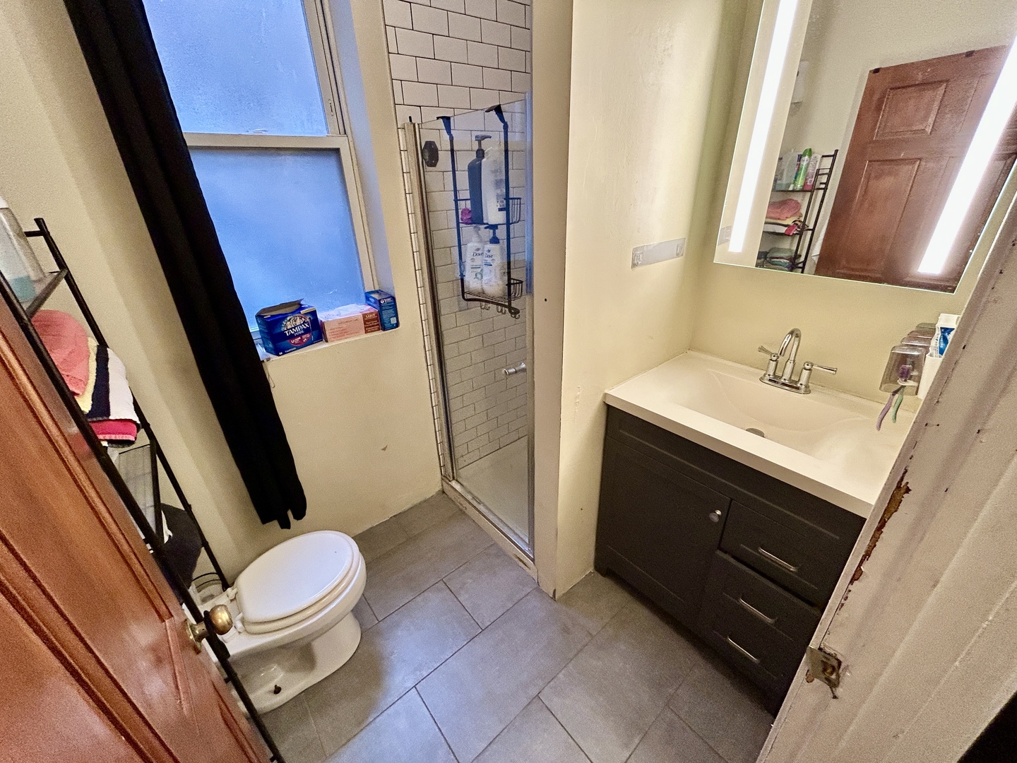 5714 South Prairie Avenue Chicago, IL 60637 - Photo 16 of 39 a bathroom with a sink and a mirror