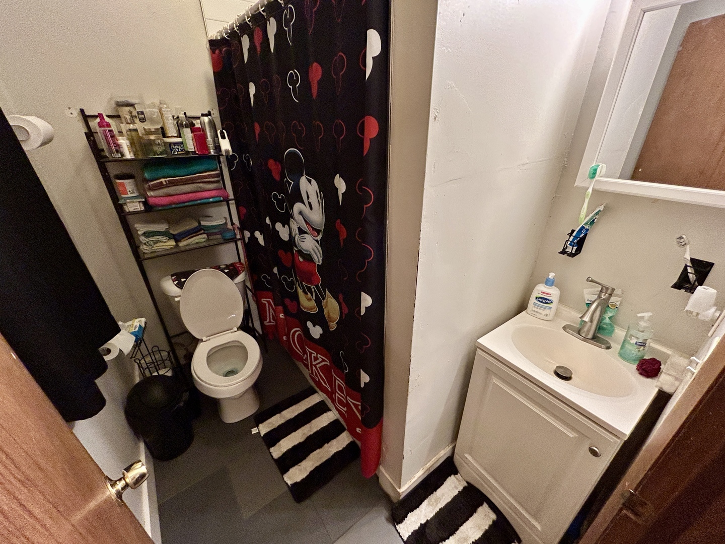 5714 South Prairie Avenue Chicago, IL 60637 - Photo 21 of 39 a bathroom with a sink and toilet