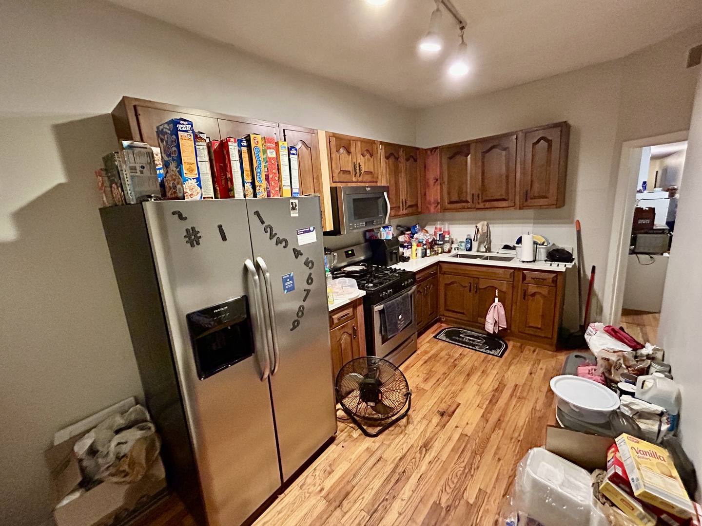 5714 South Prairie Avenue Chicago, IL 60637 - Photo 25 of 39 a view of a workspace with furniture and toys