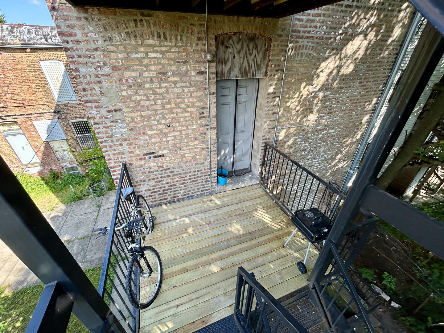 5714 South Prairie Avenue Chicago, IL 60637 - Photo 34 of 39 a view of balcony with wooden floor