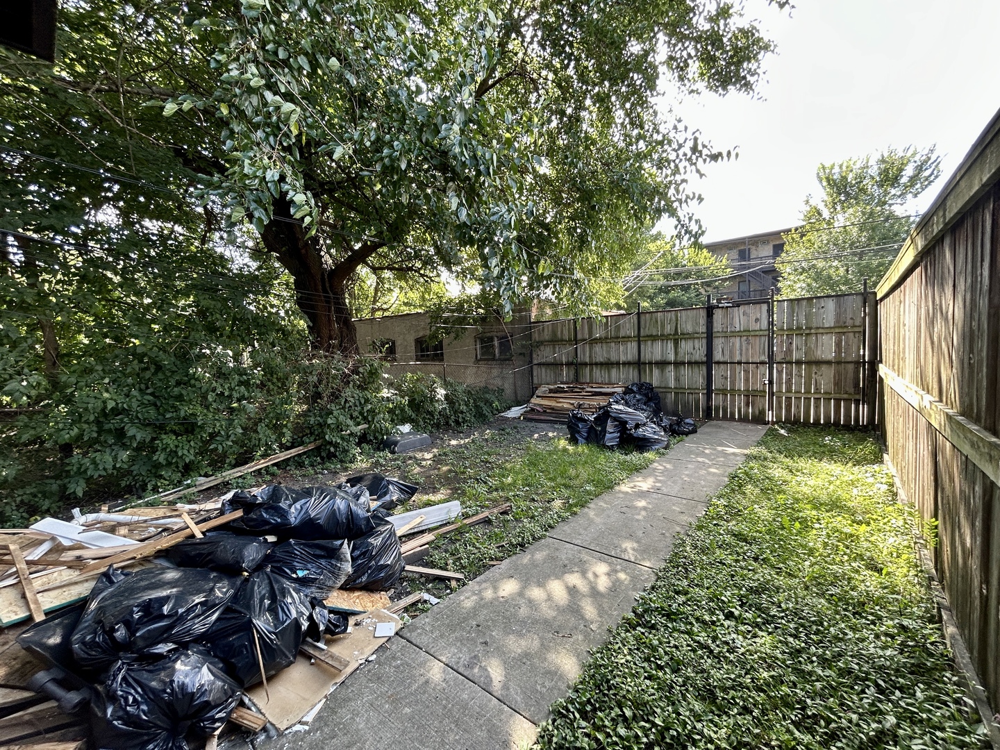 5714 South Prairie Avenue Chicago, IL 60637 - Photo 36 of 39 a backyard of a house with lots of green space