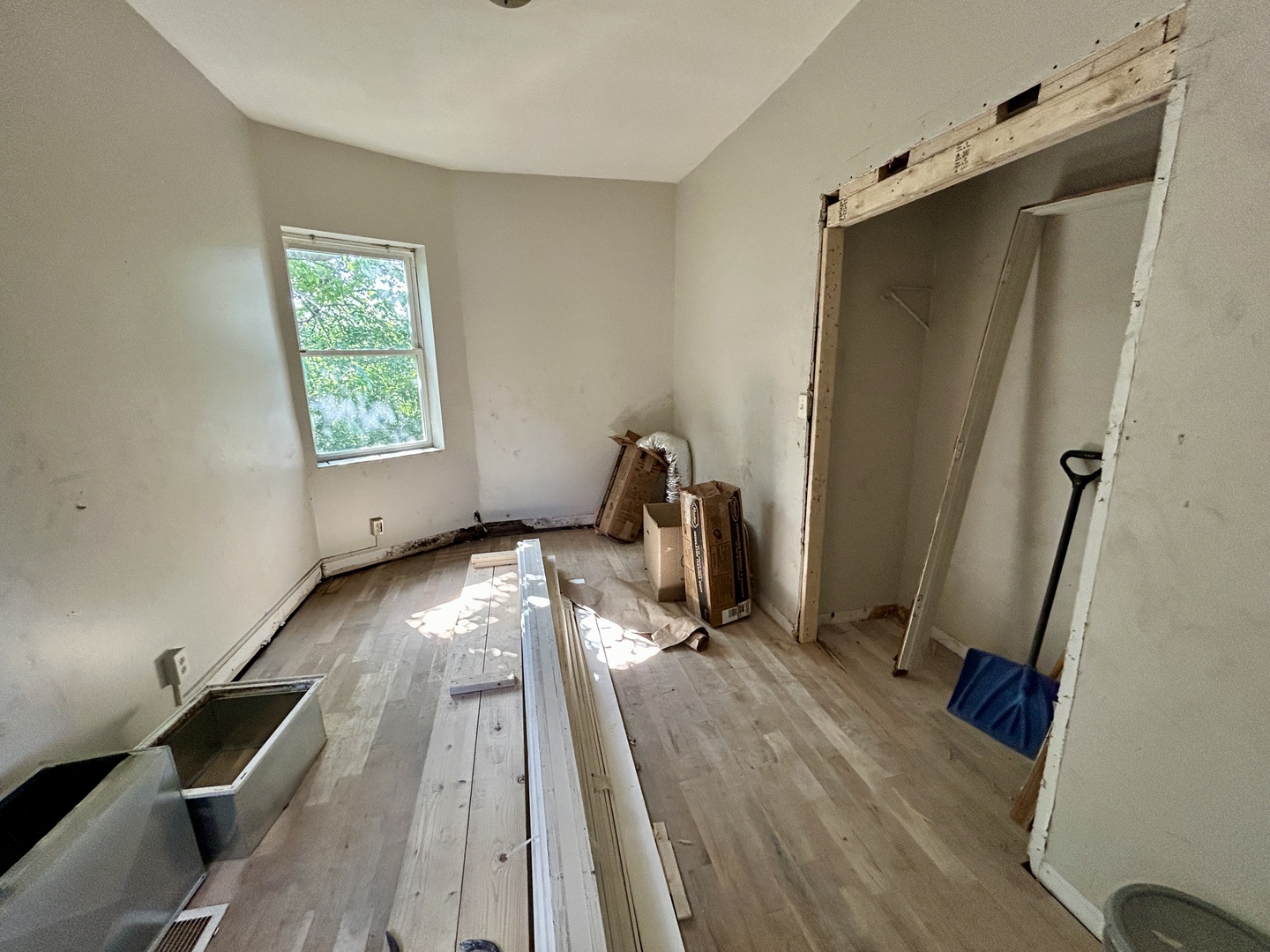 5714 South Prairie Avenue Chicago, IL 60637 - Photo 9 of 39 a view of a room with gym equipment