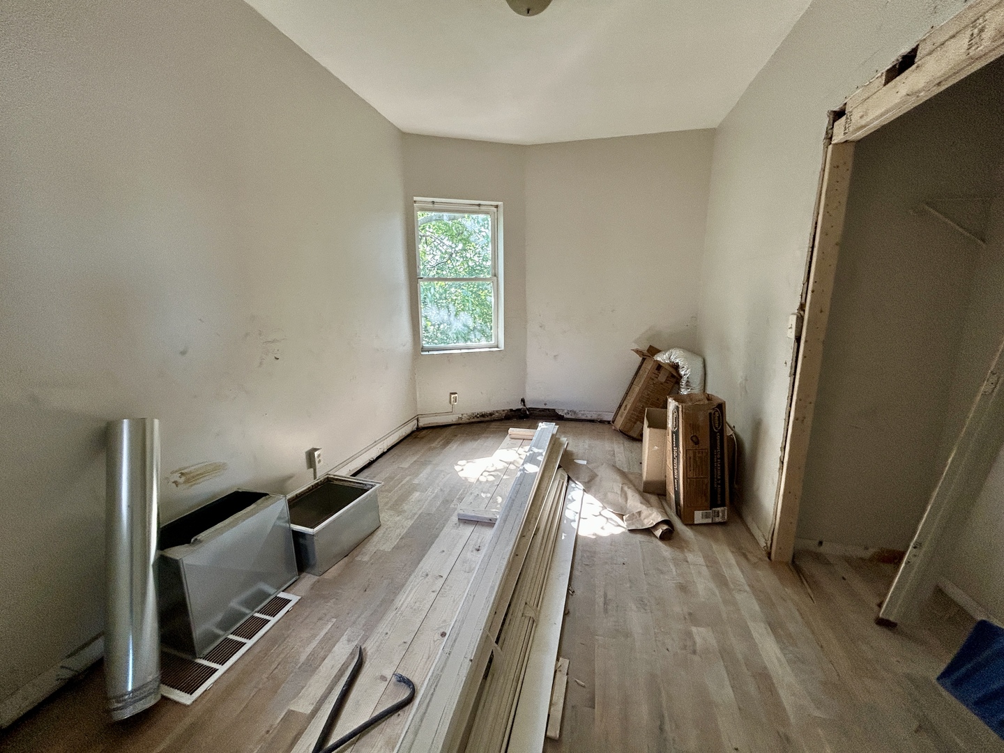 5714 South Prairie Avenue Chicago, IL 60637 - Photo 10 of 39 a view of a room with wooden floor and furniture