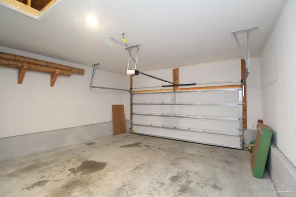 $2,175 | 4650 Red Oak Drive, Milton, FL 32583