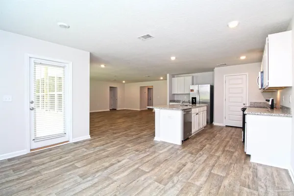 $2,175 | 4650 Red Oak Drive, Milton, FL 32583