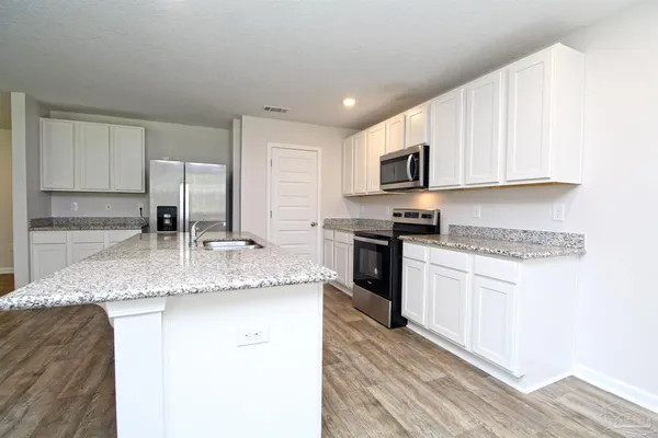 $2,175 | 4650 Red Oak Drive, Milton, FL 32583