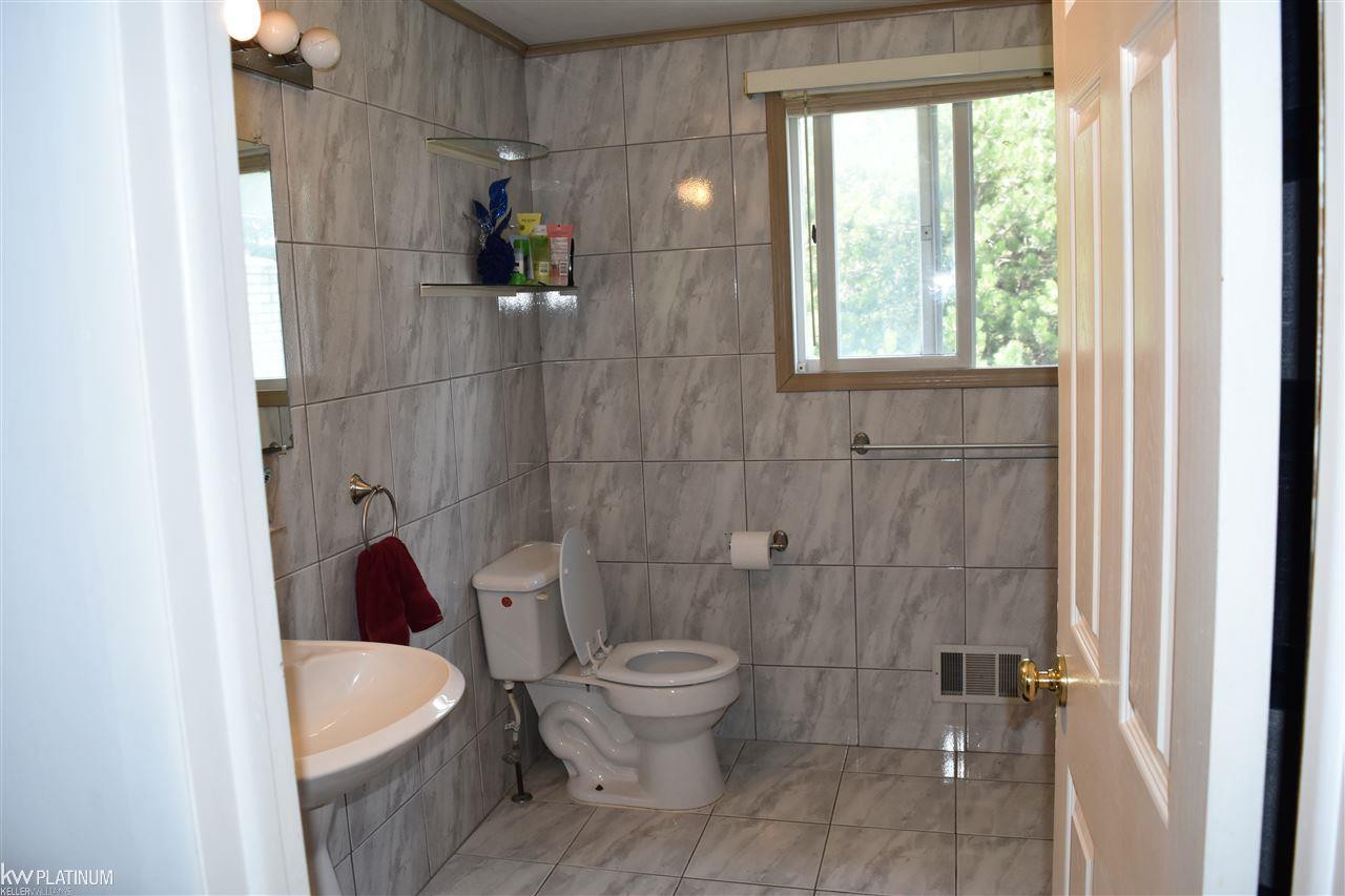47040 Barbara Road Macomb, MI 48044 - Photo 32 of 32 31327539-31.JPG