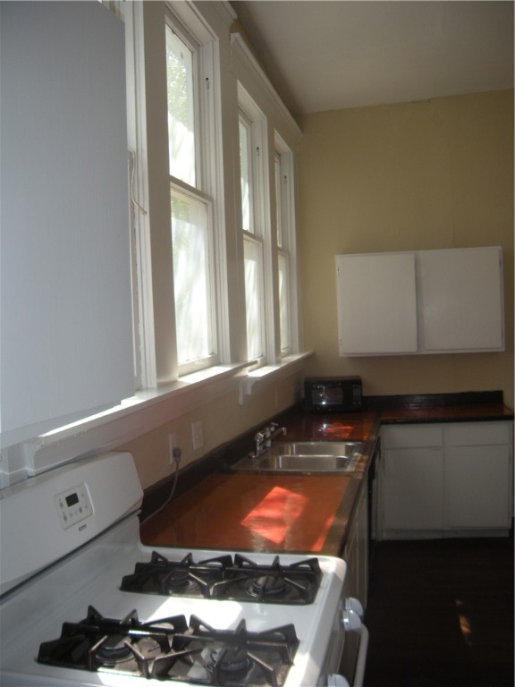 915 West 23rd Street, Unit C Austin, TX 78705 - Photo 9 of 22 a room with furniture and wooden floor