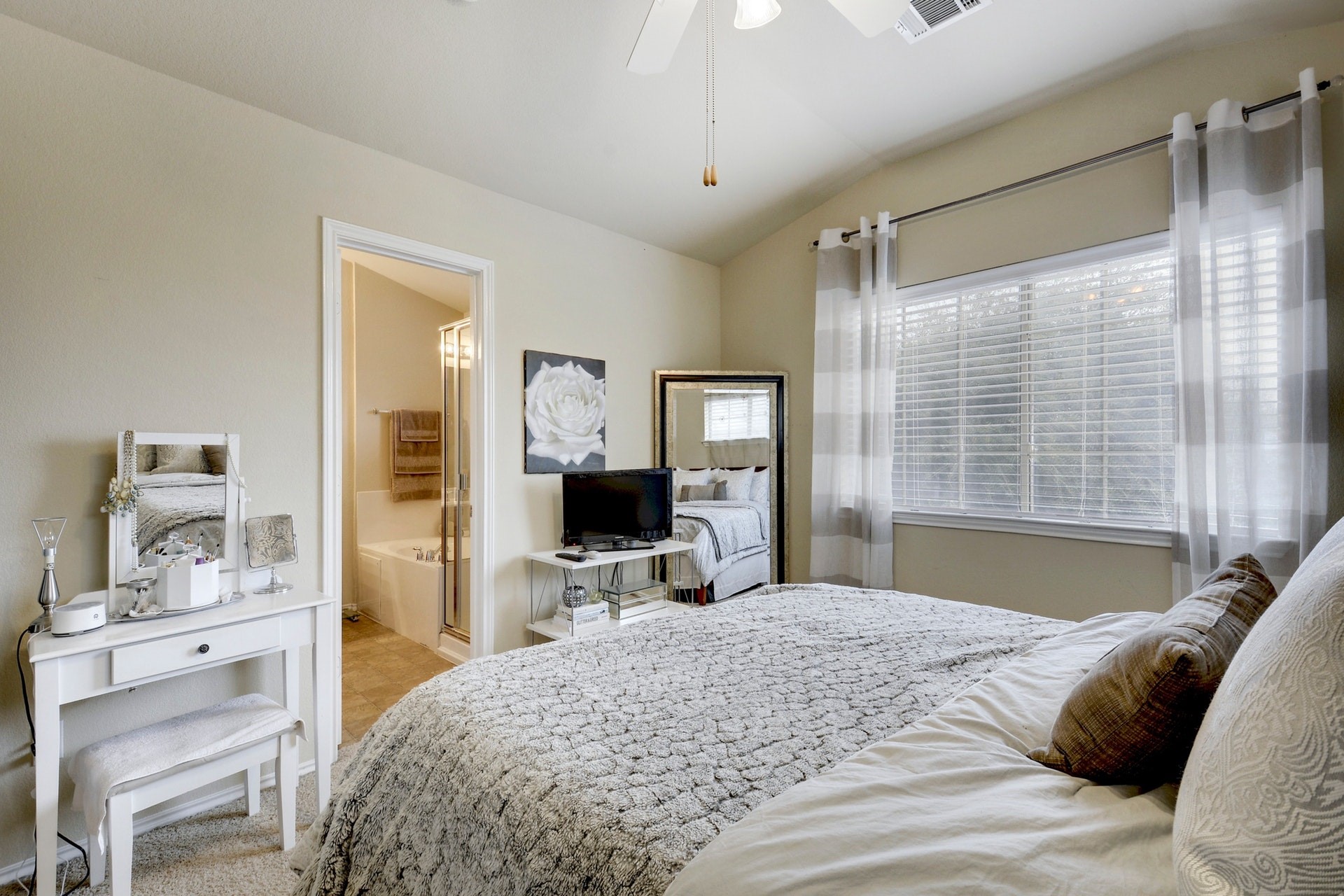 14815 Avery Ranch Boulevard, Unit 1103 Austin, TX 78717 - Photo 16 of 25 a bedroom with a bed and a flat tv screen